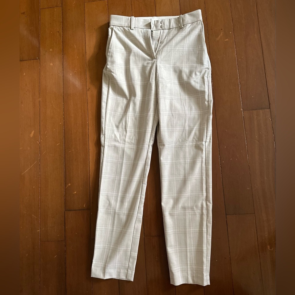 White and cream H&M plaid trousers
Size US4